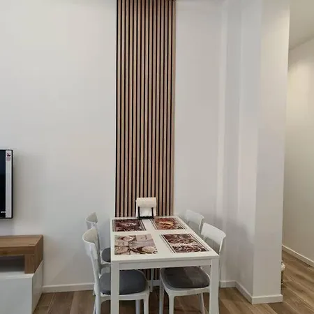 Lucania25 ميلان